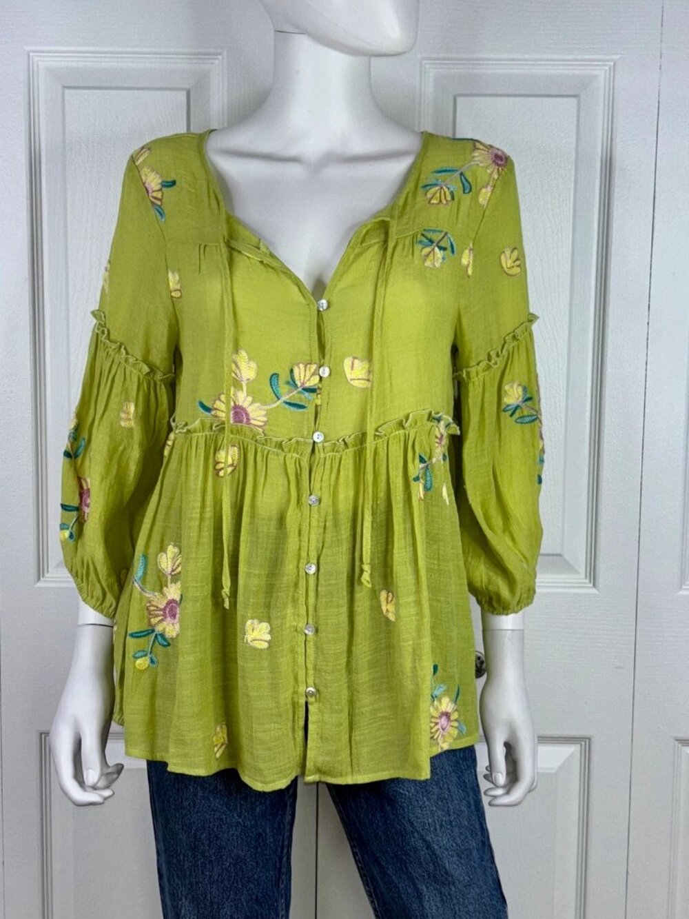FIGUEROA & FLOWER women's 3/4 sleeve blouse with embroidered flowers small